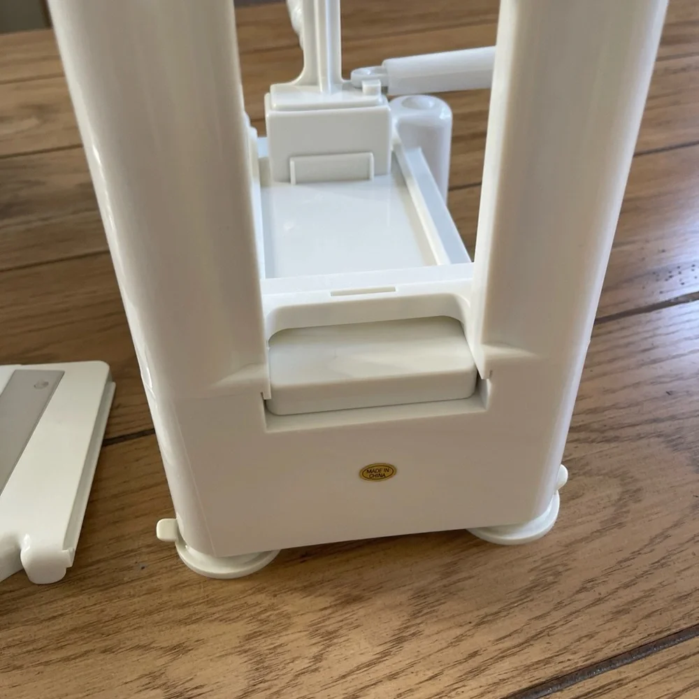 Spiral Vegetable Slicer Cutter Shreds by Paderno World cuisine